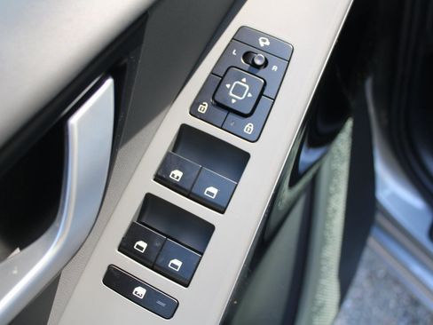 New 2025 Kia Niro EX Touring image 18