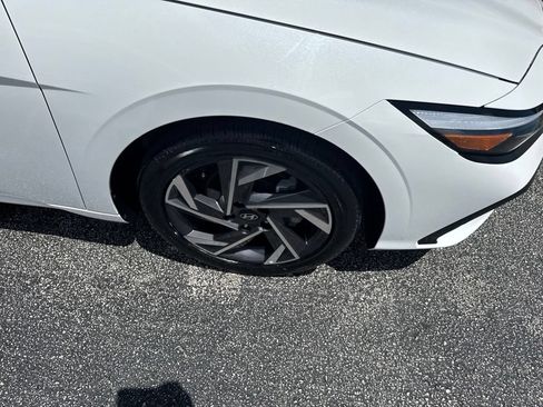 Certified 2025 Hyundai Elantra SEL FWD image 14