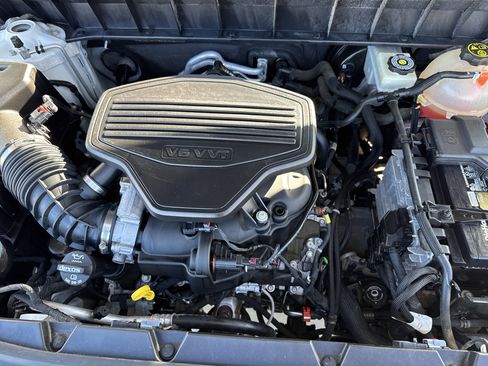 Used 2018 GMC Acadia SLT image 19