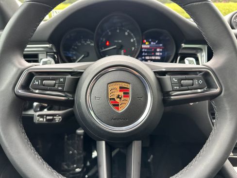 Used 2025 Porsche Macan image 26