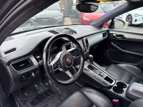Used 2015 Porsche Macan Turbo image 21