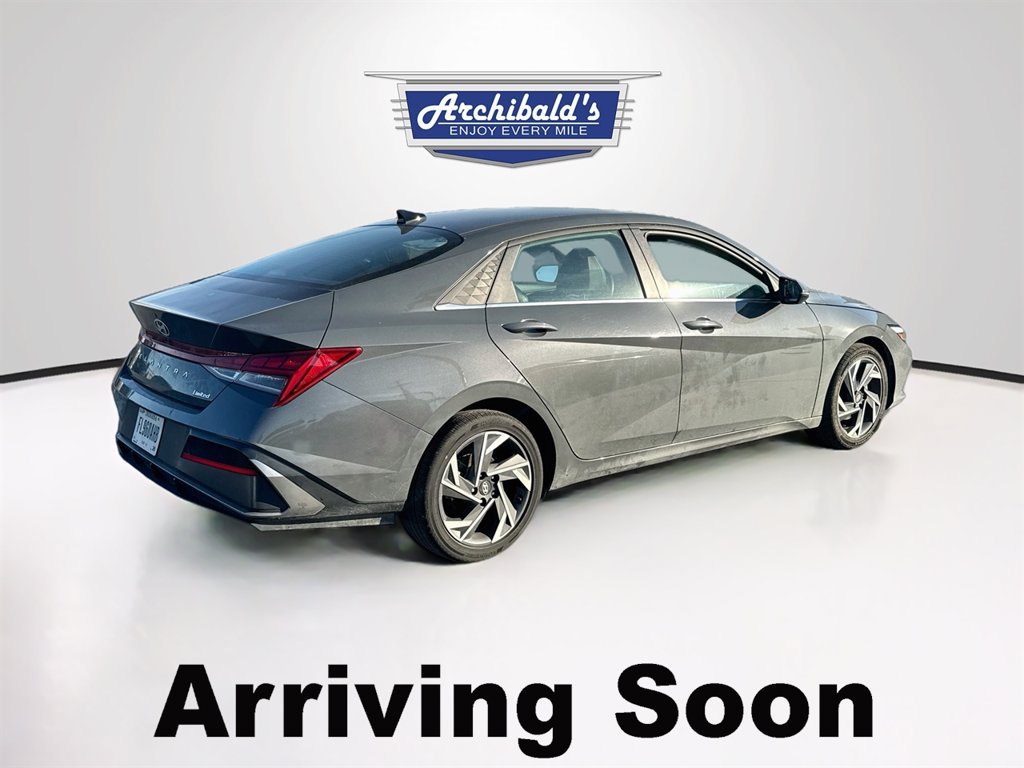 Used 2025 Hyundai Elantra Limited FWD image 5