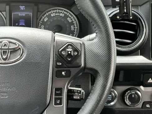 Used 2018 Toyota Tacoma TRD Off-Road AWD/4WD image 9