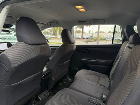 Used 2020 Toyota Highlander L image 16