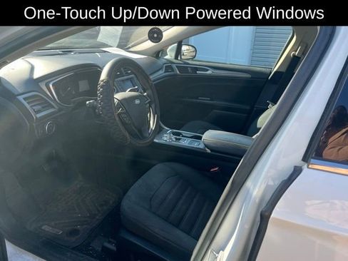 Used 2017 Ford Fusion SE image 6