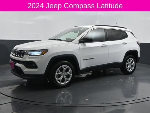 Used 2024 Jeep Compass Latitude image 2