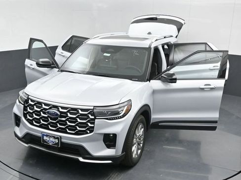 Used 2025 Ford Explorer Platinum image 26