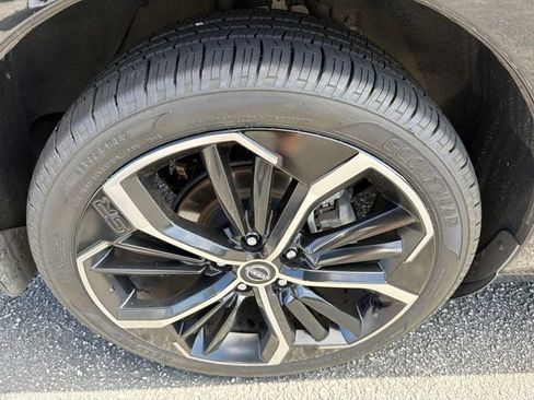 Used 2023 Nissan Altima 2.5 SR w/ SR Premium Package image 17