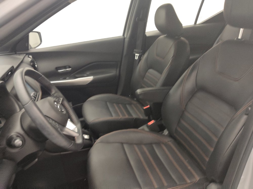Used 2019 Nissan Kicks SR w/ SR Premium Package FWD image 17