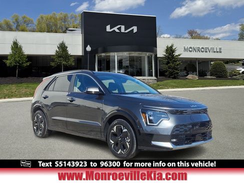 Certified 2025 Kia Niro Wave w/ Wave Preserve Package image 1