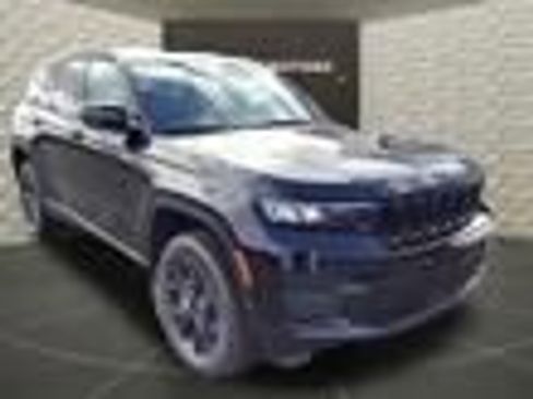 New 2025 Jeep Grand Cherokee Laredo image 2
