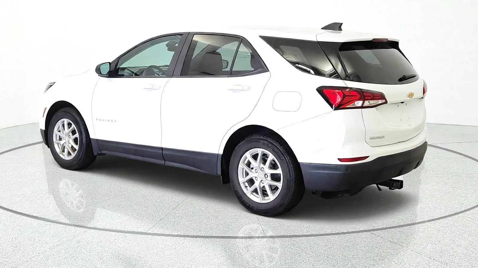 Used 2023 Chevrolet Equinox LS w/ LS Convenience Package FWD image 6