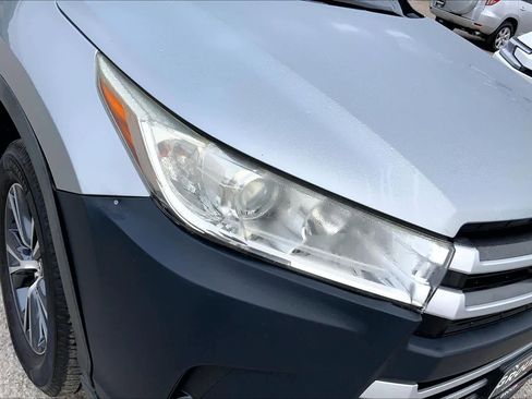 Used 2017 Toyota Highlander Plus FWD image 27