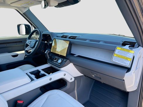 New 2026 Land Rover Defender 110 X-Dynamic SE image 14