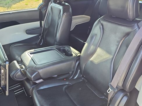 Used 2022 Kia Carnival SX FWD image 18