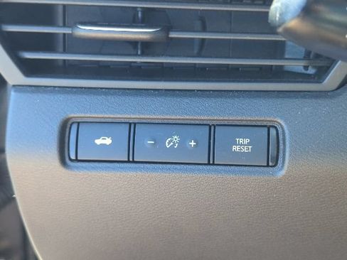 Used 2024 Nissan Altima 2.5 SV FWD image 32