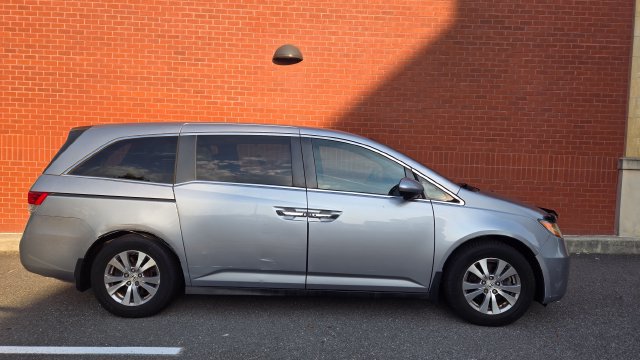 Used 2016 Honda Odyssey EX image 1