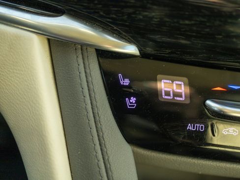 Used 2020 Cadillac XT6 Premium Luxury image 14