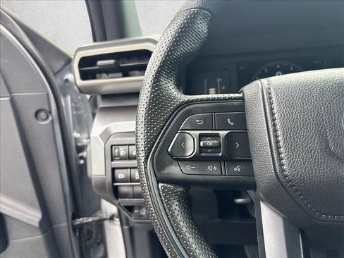 Certified 2025 Toyota Tacoma SR5 AWD/4WD image 19