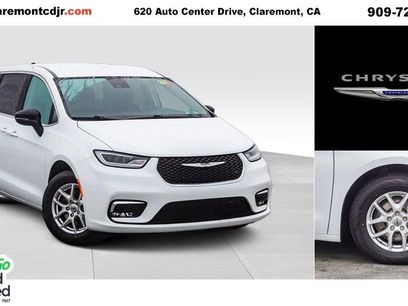 Certified 2024 Chrysler Pacifica Touring-L