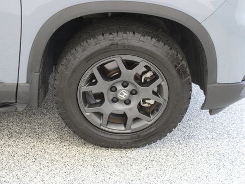 Used 2025 Honda Pilot TrailSport image 5
