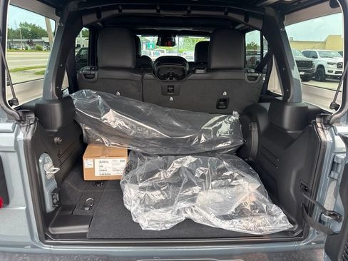New 2026 Jeep Wrangler Unlimited Sahara AWD/4WD image 22