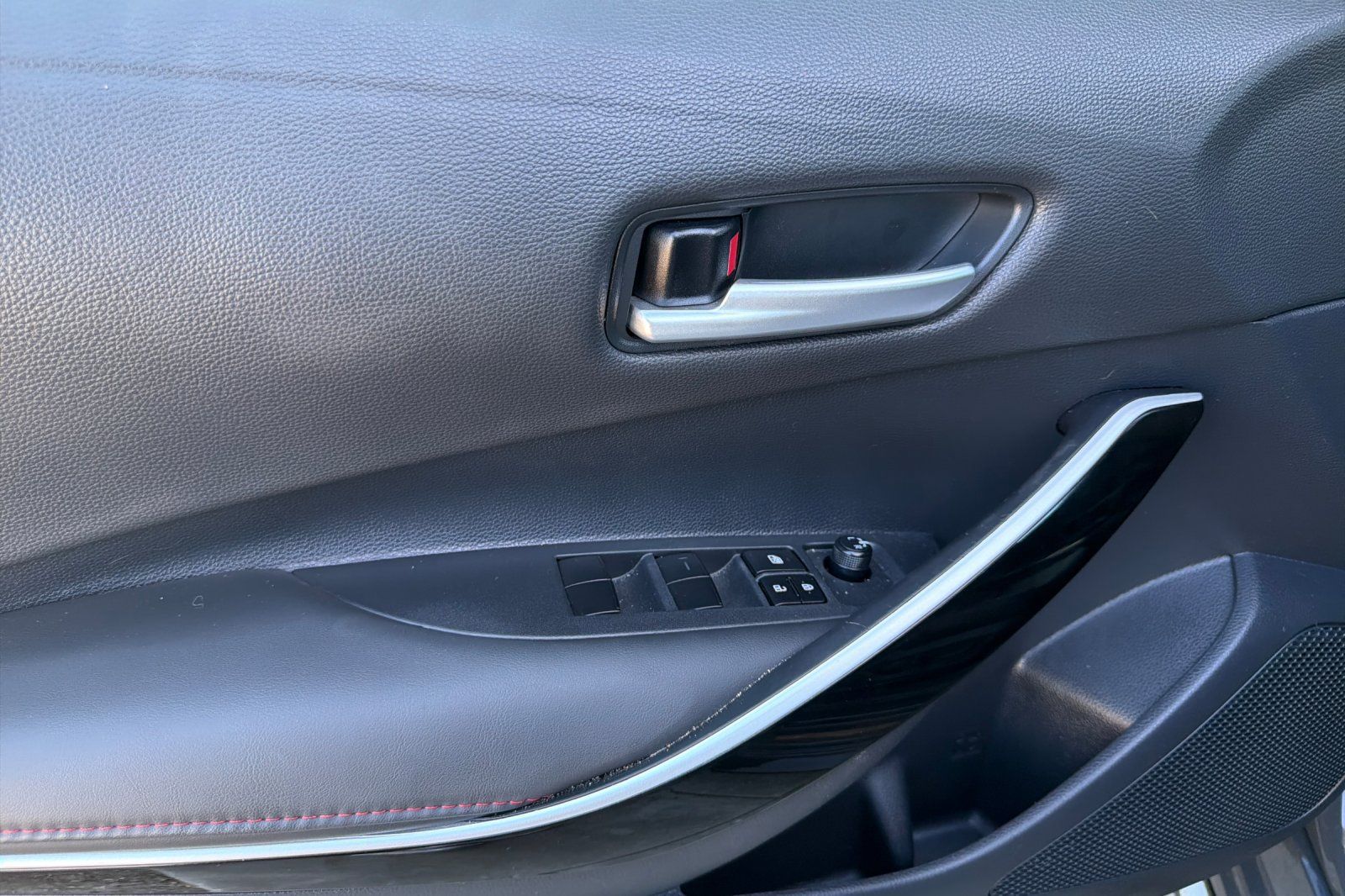Used 2025 Toyota Corolla XSE FWD image 13