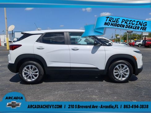 Used 2025 Chevrolet TrailBlazer LS w/ LS Convenience Package FWD image 3