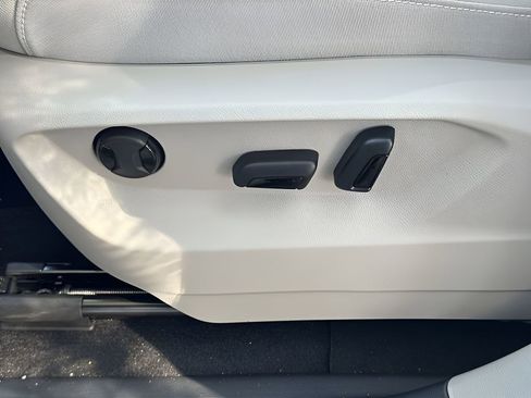 New 2026 Volkswagen Atlas SE image 12