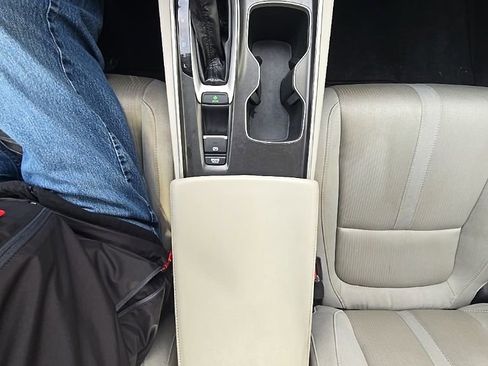 Used 2018 Honda Accord EX image 24