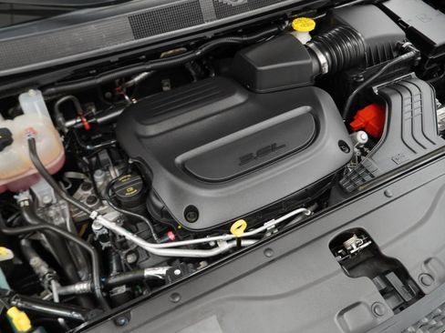 Used 2023 Chrysler Voyager LX image 45