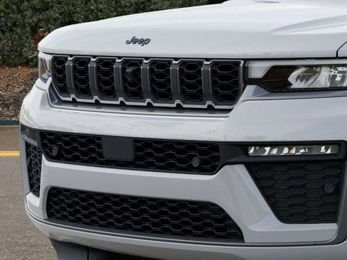 New 2026 Jeep Grand Cherokee Limited AWD/4WD image 11