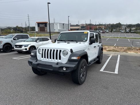 Used 2018 Jeep Wrangler Unlimited Sport image 7