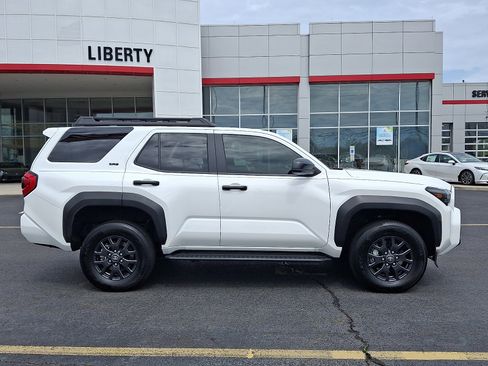 Used 2025 Toyota 4Runner SR5 AWD/4WD image 7