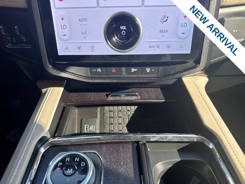Used 2024 Ford Expedition Platinum AWD/4WD image 31