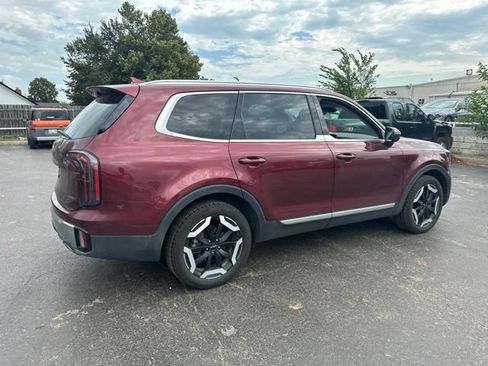 Used 2023 Kia Telluride EX w/ EX Captain's Chair Package FWD image 15
