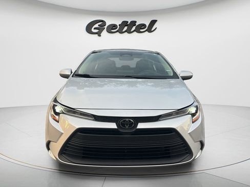 Used 2024 Toyota Corolla LE FWD image 2