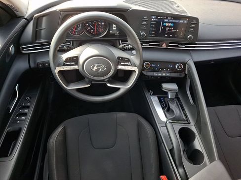 Used 2023 Hyundai Elantra SEL FWD image 11