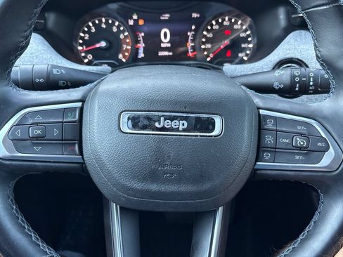 Used 2022 Jeep Compass Latitude w/ Sun and Sound Group AWD/4WD image 9