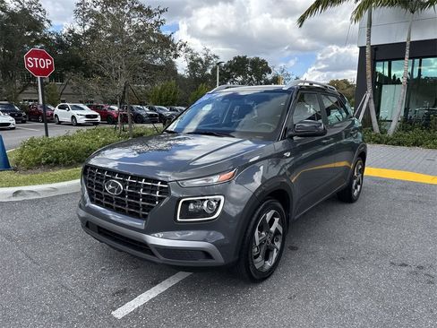 Used 2024 Hyundai Venue Limited image 10