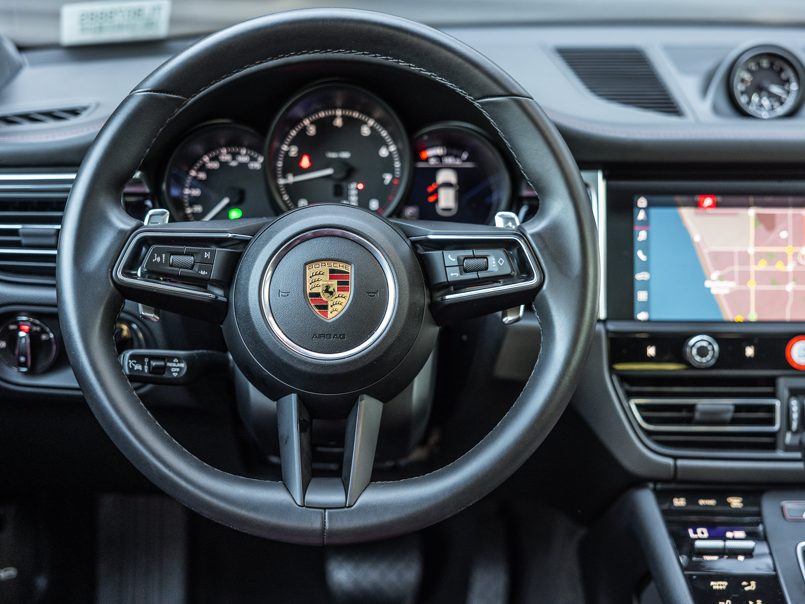 Certified 2026 Porsche Macan AWD/4WD image 13