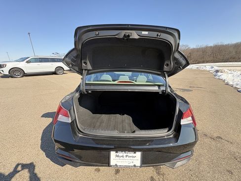 Used 2023 Hyundai Elantra SEL image 15