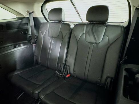 Used 2022 Kia Sorento EX w/ Panoramic Sunroof Package FWD image 11
