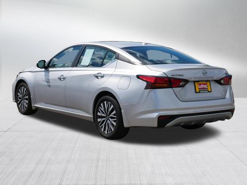 Used 2023 Nissan Altima 2.5 SV FWD image 5