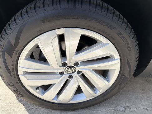 Used 2023 Volkswagen Atlas Cross Sport SE w/ Panoramic Sunroof Package image 4