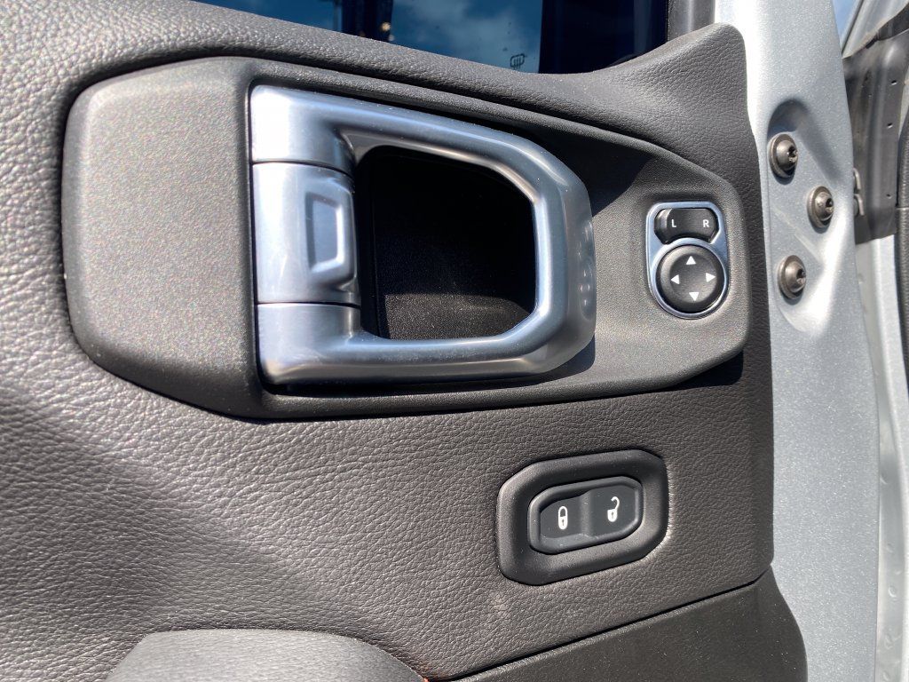 Used 2022 Jeep Gladiator Mojave w/ LED Lighting Group AWD/4WD image 13