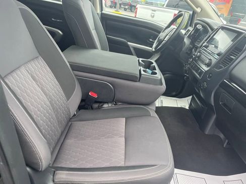Used 2023 Nissan Titan SV image 28