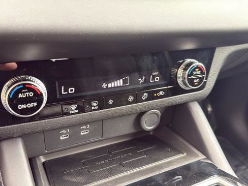 New 2026 Mitsubishi Outlander ES FWD image 19