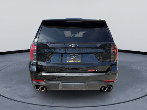 Used 2025 Chevrolet Suburban RST image 5
