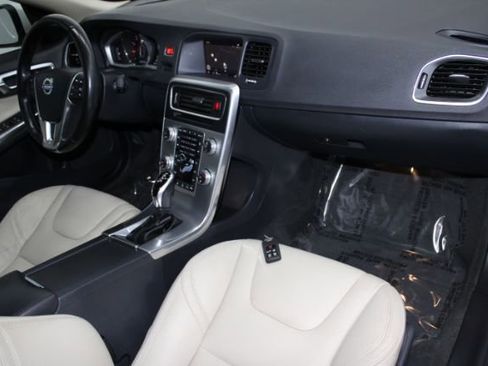 Used 2018 Volvo S60 T5 Dynamic w/ Vision Package image 22